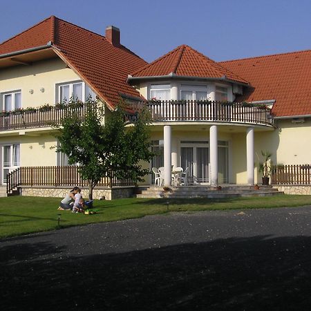 Szaloky Apartmanhaz Gyenesdiás Dış mekan fotoğraf